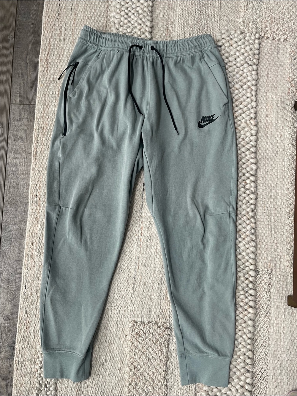 Nike Men’s Joggers sz L